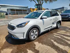 KNDCC3LD1K5288637 2019 KIA NIRO