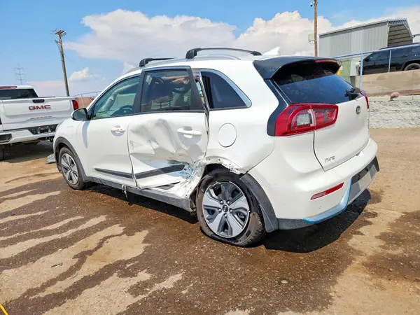 KNDCC3LD1K5288637 2019 KIA NIRO - Image 2