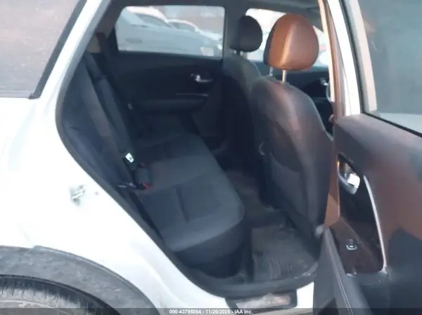KNDCC3LD5N5523562 2022 KIA NIRO - Image 8