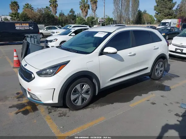 KNDCC3LD6J5211163 2018 KIA NIRO - Image 2