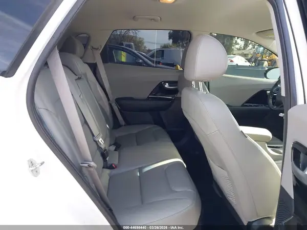 KNDCC3LD6J5211163 2018 KIA NIRO - Image 8