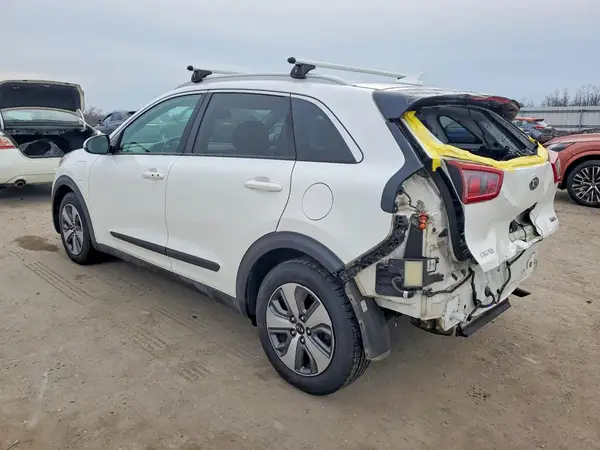 KNDCC3LD8J5206143 2018 KIA NIRO - Image 2