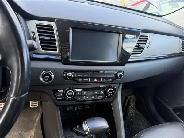 KNDCC3LDXK5335664 2019 KIA NIRO - Image 8