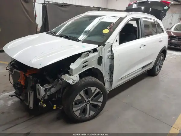 KNDCC3LG0N5142549 2022 KIA NIRO - Image 2