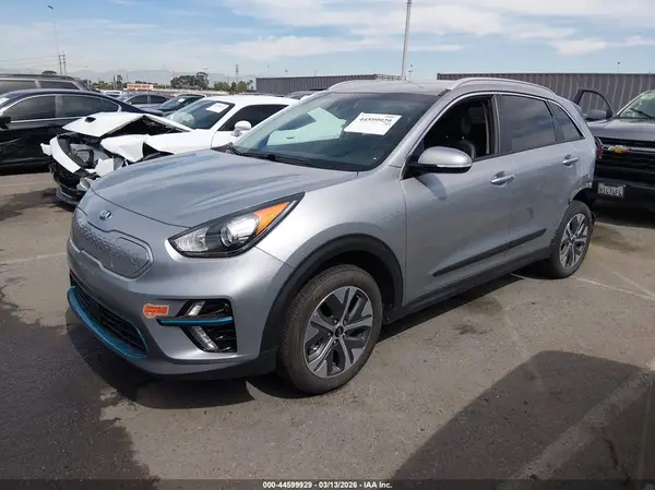 KNDCC3LG1K5019483 2019 KIA NIRO - Image 2