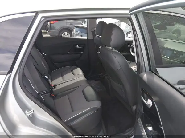 KNDCC3LG1K5019483 2019 KIA NIRO - Image 8