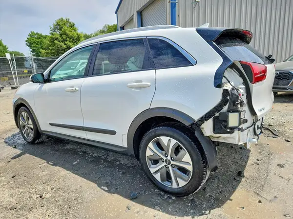 KNDCC3LG1N5160865 2022 KIA NIRO - Image 2