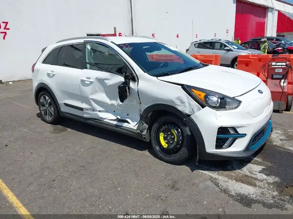 KNDCC3LG2K5008010 2019 KIA NIRO - Image 1