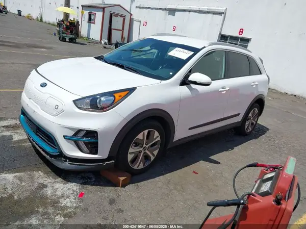 KNDCC3LG2K5008010 2019 KIA NIRO - Image 2