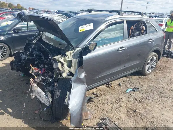 KNDCC3LG2K5022702 2019 KIA NIRO - Image 2