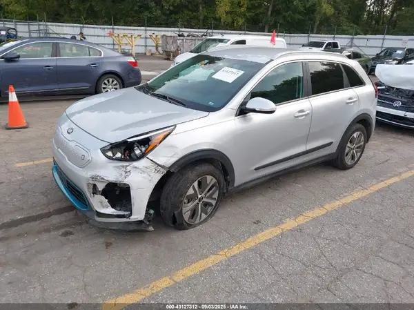 KNDCC3LG2M5105792 2021 KIA NIRO - Image 2