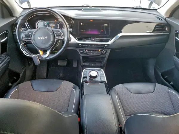 KNDCC3LG3N5115586 2022 KIA NIRO - Image 8