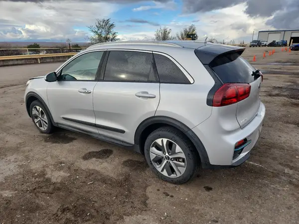 KNDCC3LG4K5025813 2019 KIA NIRO - Image 2