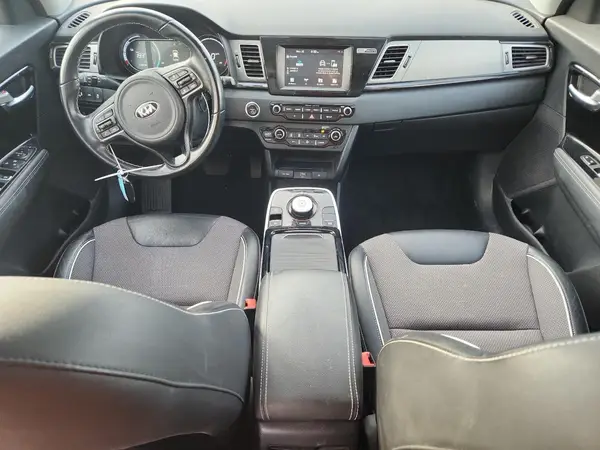 KNDCC3LG4K5025813 2019 KIA NIRO - Image 8
