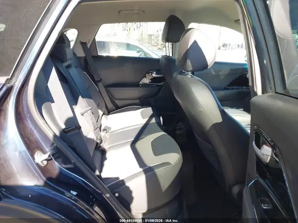 KNDCC3LG4K5026251 2019 KIA NIRO - Image 8