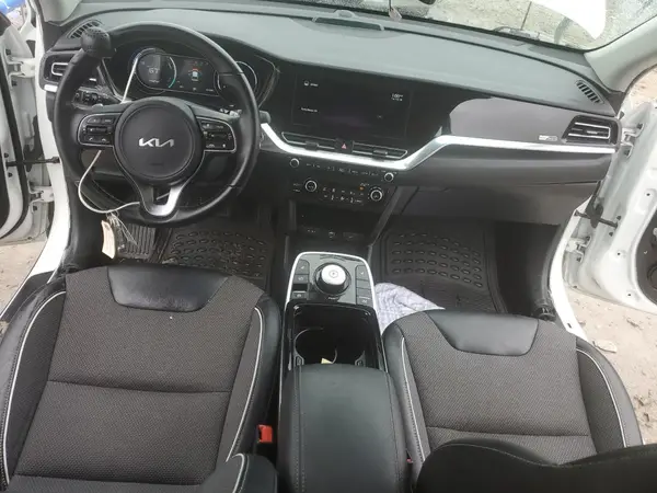 KNDCC3LG5N5117873 2022 KIA NIRO - Image 8