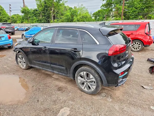 KNDCC3LG6N5158819 2022 KIA NIRO - Image 2