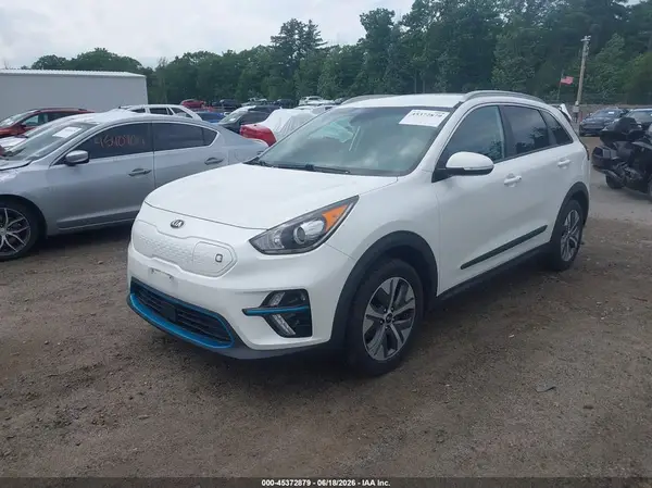 KNDCC3LG7K5021058 2019 KIA NIRO - Image 2