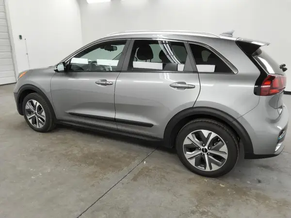 KNDCC3LG8N5161088 2022 KIA NIRO - Image 2