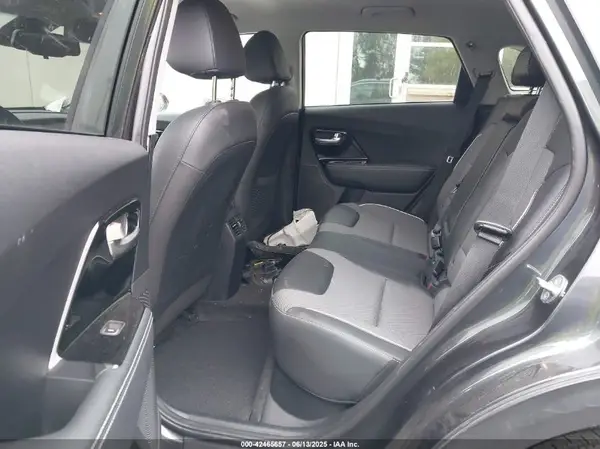 KNDCC3LG9M5102517 2021 KIA NIRO - Image 8