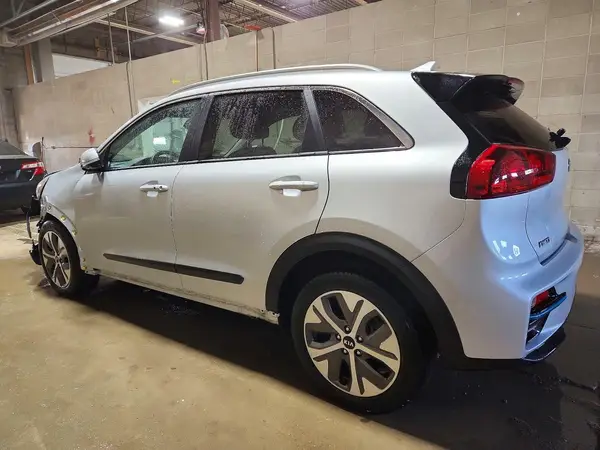 KNDCC3LG9M5107572 2021 KIA NIRO - Image 2