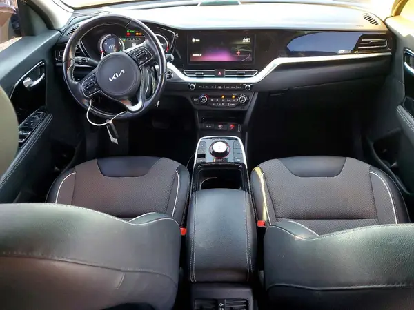 KNDCC3LG9N5135860 2022 KIA NIRO - Image 8