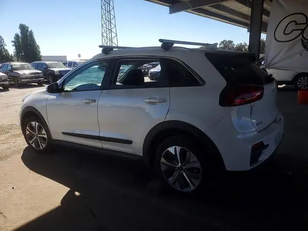 KNDCC3LG9N5142050 2022 KIA NIRO - Image 2