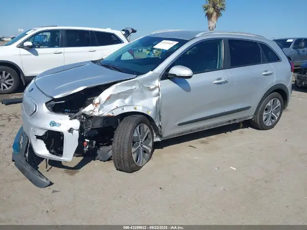 KNDCC3LGXL5036137 2020 KIA NIRO - Image 2