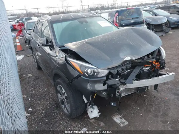 KNDCC3LGXN5140758 2022 KIA NIRO - Image 1