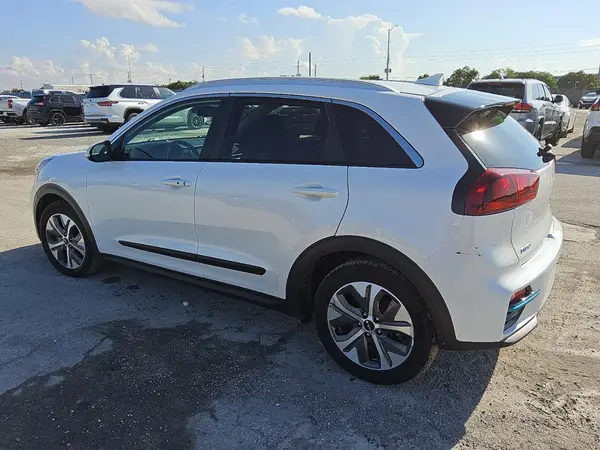 KNDCC3LGXN5160041 2022 KIA NIRO - Image 2