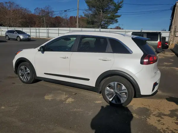 KNDCC3LGXN5160069 2022 KIA NIRO - Image 2