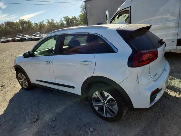 KNDCC3LGXN5160878 2022 KIA NIRO - Image 2