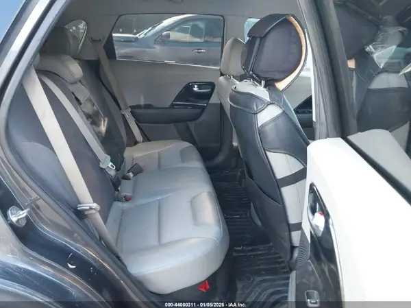KNDCD3LD1J5187416 2018 KIA NIRO - Image 8