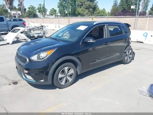 KNDCD3LD1J5205106 2018 KIA NIRO - Image 2