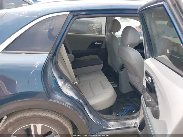 KNDCD3LD1L5443900 2020 KIA NIRO - Image 8