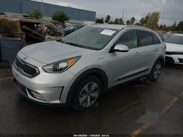 KNDCD3LD2K5254526 2019 KIA NIRO - Image 2