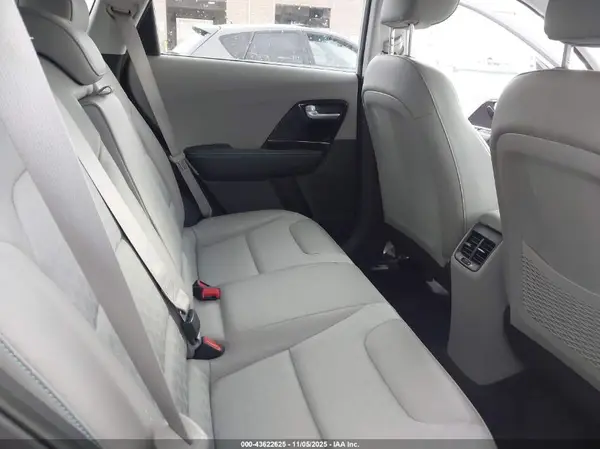 KNDCD3LD2K5254526 2019 KIA NIRO - Image 8