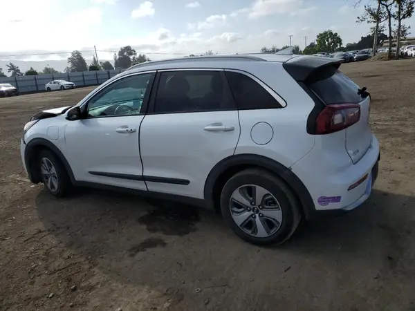 KNDCD3LD2K5258012 2019 KIA NIRO - Image 2