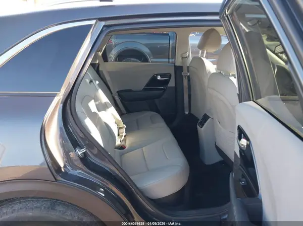 KNDCD3LD2K5341990 2019 KIA NIRO - Image 8