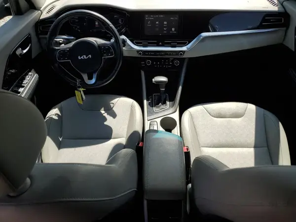 KNDCD3LD2N5518865 2022 KIA NIRO - Image 8