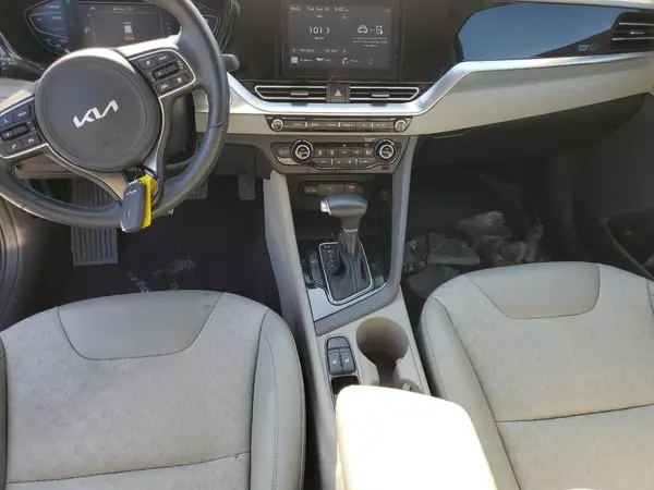 KNDCD3LD2N5546908 2022 KIA NIRO - Image 8