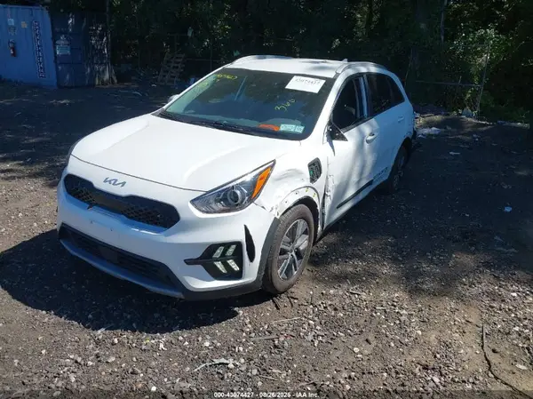 KNDCD3LD2N5547587 2022 KIA NIRO - Image 2