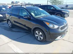 KNDCD3LD3J5205138 2018 KIA NIRO