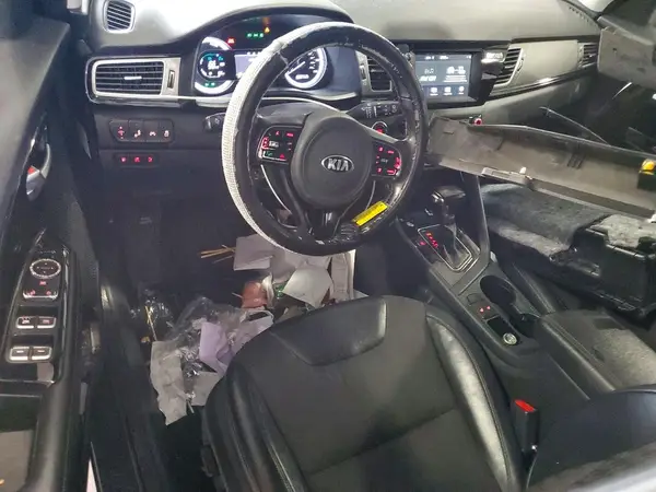 KNDCD3LD3J5205642 2018 KIA NIRO - Image 8