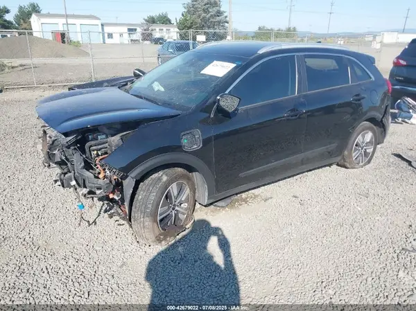 KNDCD3LD3N5547372 2022 KIA NIRO - Image 2