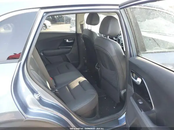 KNDCD3LD4N5538227 2022 KIA NIRO - Image 8