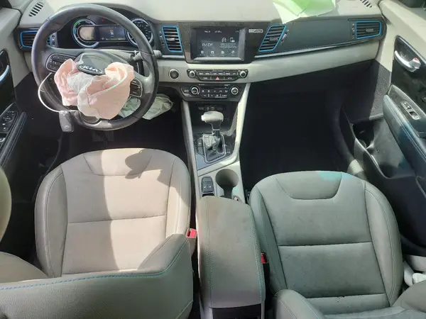 KNDCD3LD5J5206582 2018 KIA NIRO - Image 8