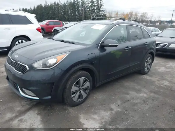 KNDCD3LD5J5213631 2018 KIA NIRO - Image 2