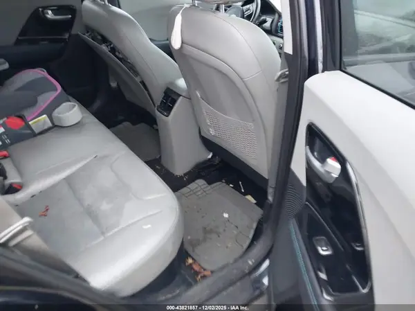 KNDCD3LD5J5213631 2018 KIA NIRO - Image 8