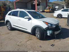 KNDCD3LD5K5290548 2019 KIA NIRO
